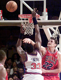 New-York-Knicks-centre-Patrick-Ewing-gets-hit-in-the-5984823.jpg