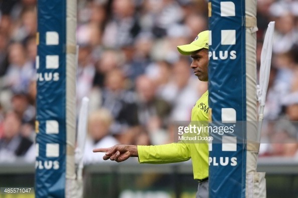485571047-goal-umpire-signals-a-point-during-the-round-gettyimages.jpg
