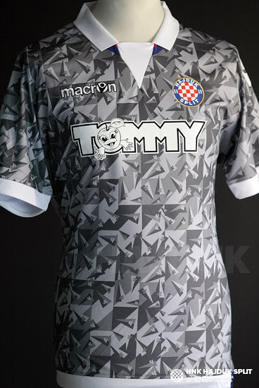 Hajduk-Split-15-16-Kits%2B%25285%2529.JPG