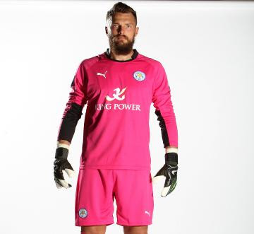 Leicester-City-14-15-Goalkeeper-Kits+(2).jpg