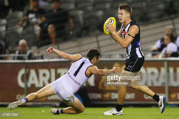478610691-tom-langdon-of-the-magpies-runs-with-the-gettyimages.jpg
