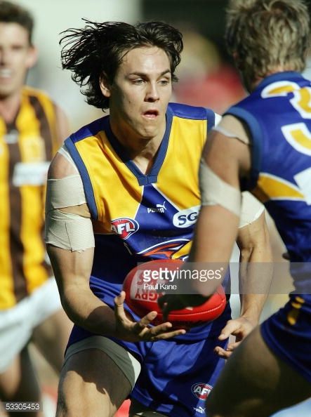 53305453-andrew-mcdougall-of-the-eagles-in-action-gettyimages.jpg