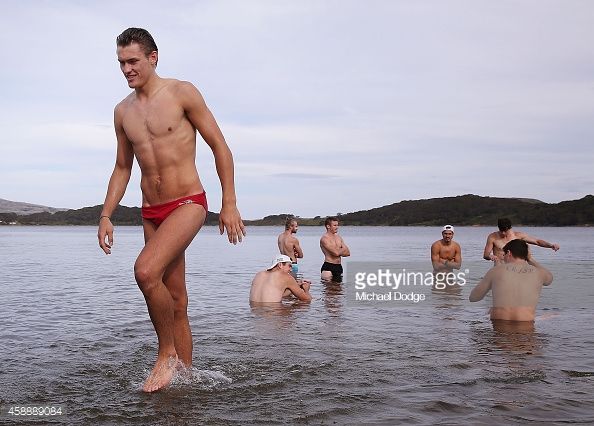 458889084-darcy-moore-takes-part-in-a-recovery-session-gettyimages.jpg