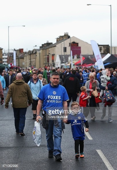 471062996-leicester-city-fans-make-their-way-to-the-gettyimages.jpg