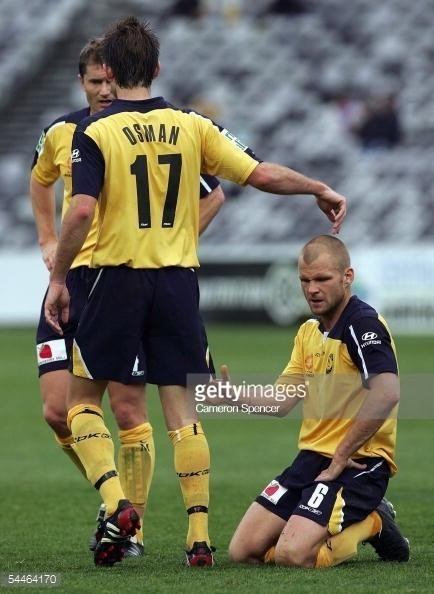 54464170-andre-gumprecht-of-the-mariners-looks-gettyimages.jpg