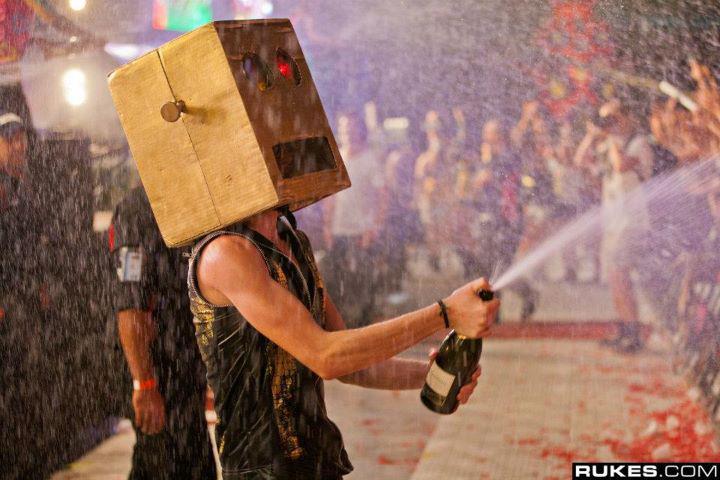 champagne_showers_by_lmfaorobot-d4mbluo.jpg