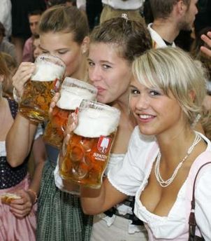 oktoberfest_girls_for_myspace.jpg