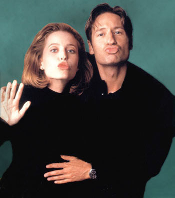 Mulder-Scully-mulder-and-scully-2400675-350-395.jpg