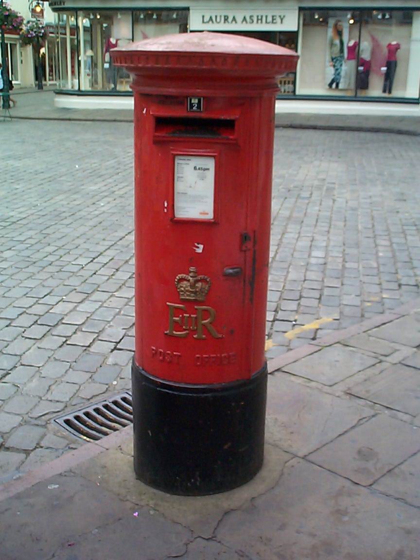 05%20A%20typical%20English%20post%20box%20seen%20in%20Canterbury.jpg