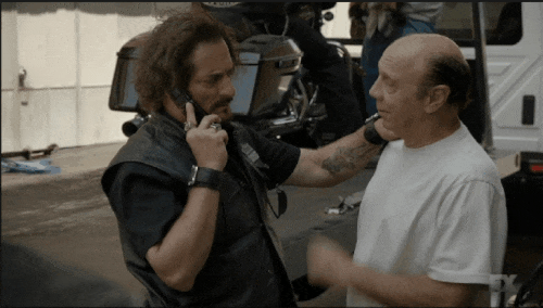Tig-patting-Unser-Sons-of-Anarchy-7x07.gif
