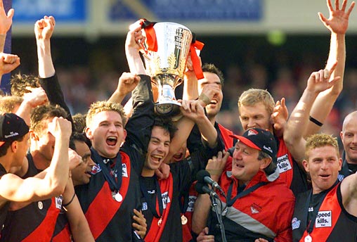 2000-Essendon-players-with-coach-Kevin-Sheedy-hol-5582225.jpg