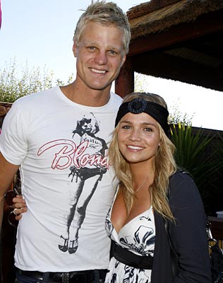 314711-stephanie-mcintosh-and-nick-riewoldt.jpg