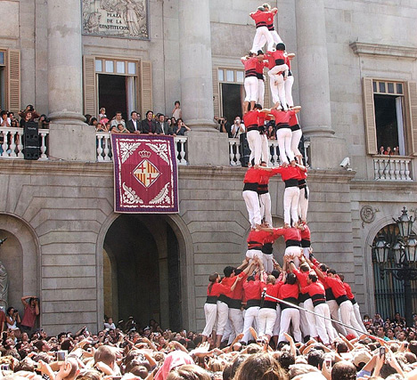 human-pyramid-at-la-merce.jpg