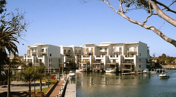 Middle_Harbour_-_Patterson_Lakes_Marina.jpg