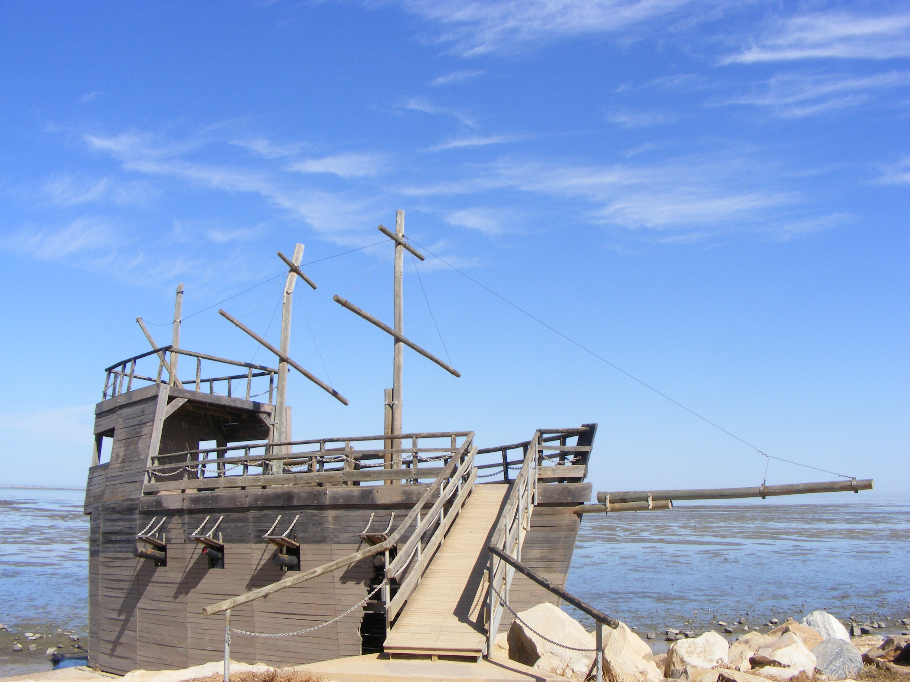 Pirate_Ship-_St_Kilda_playground.jpg