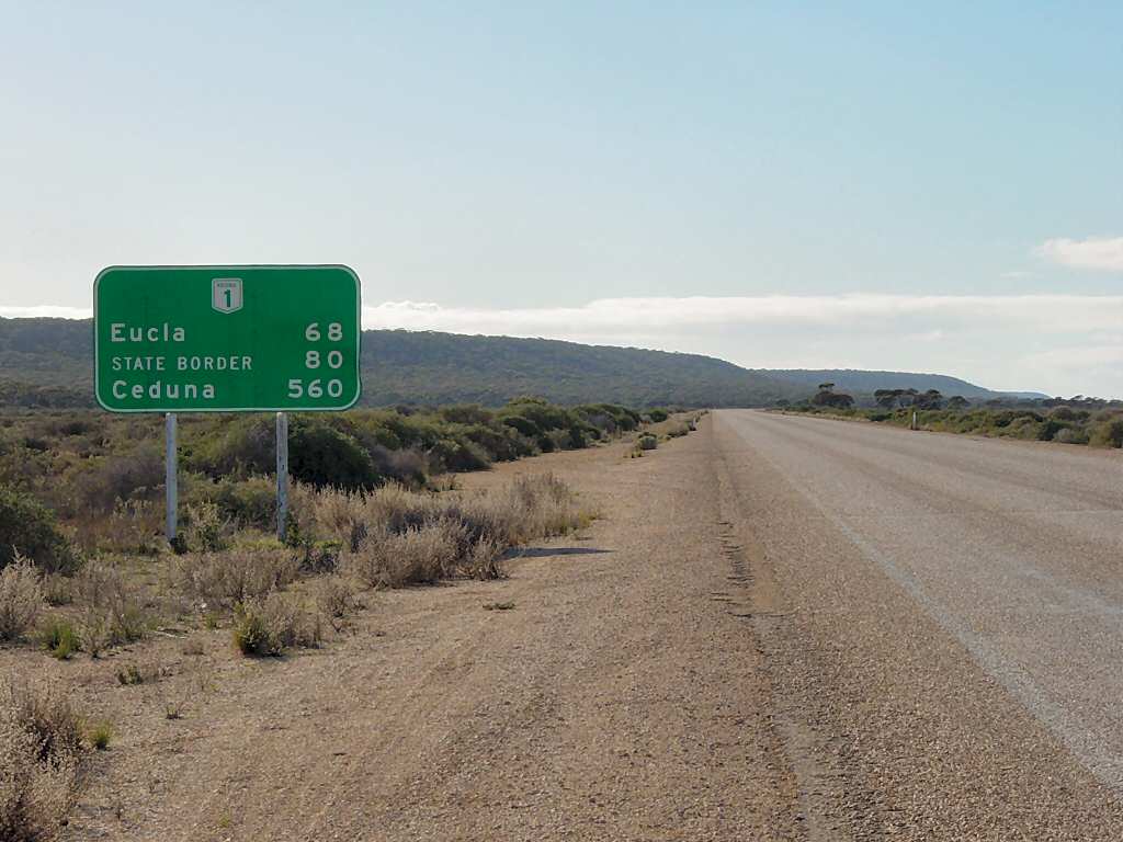 Nullarbor_Plain_Escarpment_DSC04558.JPG