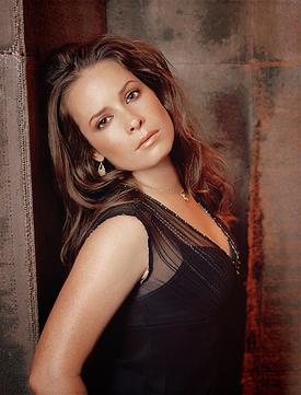 Holly_Marie_Combs_as_Piper.jpg