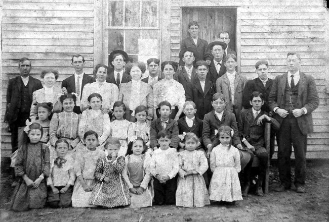 BentonSchool1910.jpg