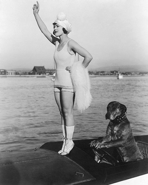 gloria-swanson-teddy-19161.jpg