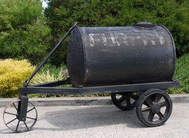 furphy-farm-water-tank-on-wagon.jpg