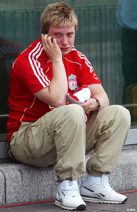 liverpool-fan-crying.jpg