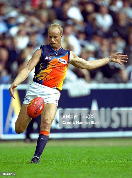 dean-kemp-for-west-coast-in-action-in-the-match-between-the-collingwood-magpies-and-the-west.jpg