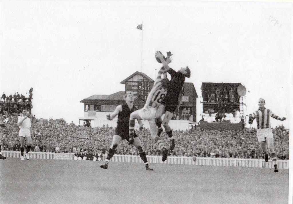 essendon1957scoreboard001.jpg