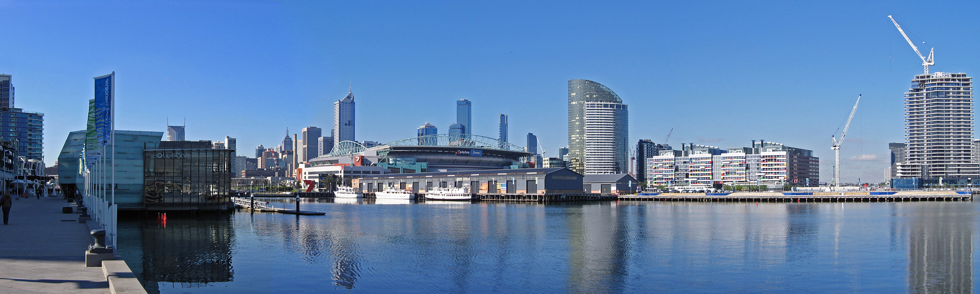 Melbourne_from_Waterfront_City,_Docklands_Pano,_20.07.06.jpg