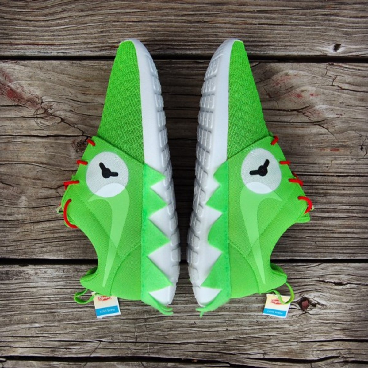 nike-roshe-run--kermit-meme-customs-by-gourmet-kickz---3.jpg