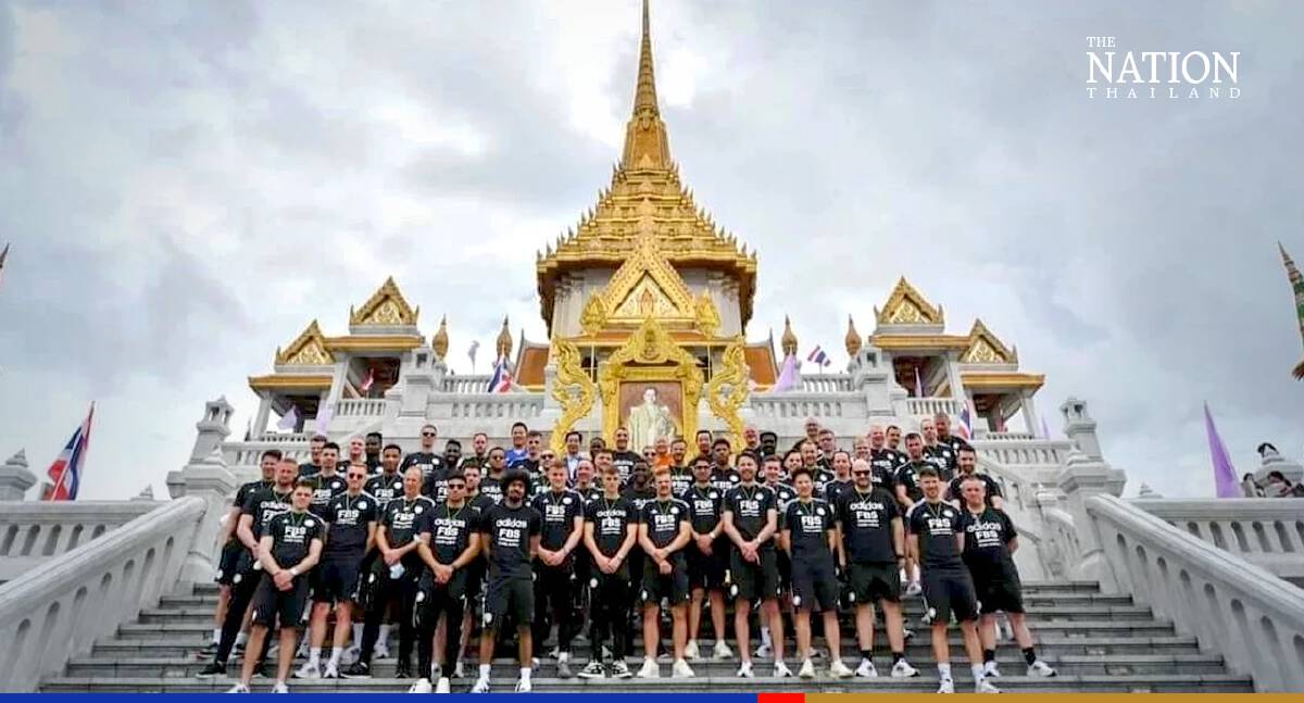 Leicester City footballers jet into Thailand for relaxation, temple visit