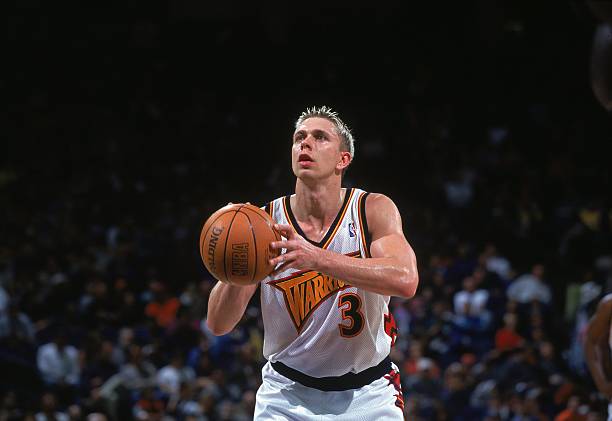 jan-2001-bob-sura-of-the-golden-state-warriors-gets-ready-to-shoot-a-picture-id658187
