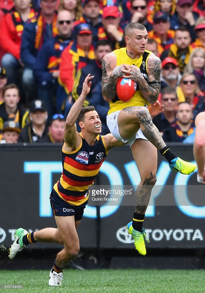 dustin-martin-of-the-tigers-marks-during-the-2017-afl-grand-final-picture-id855744050