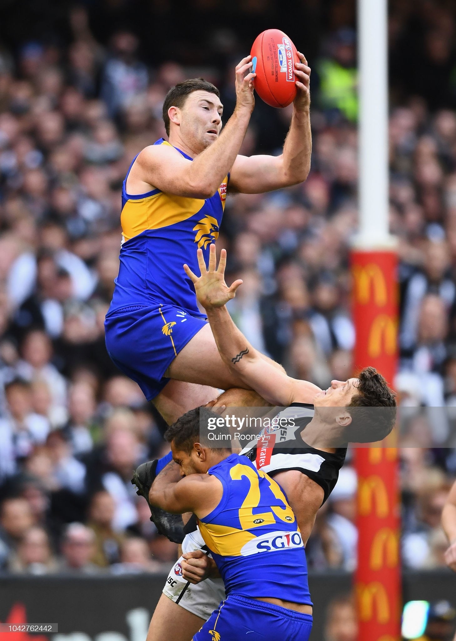 jeremy-mcgovern-of-the-eagles-marks-during-the-2018-afl-grand-final-picture-id1042762442