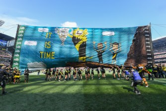 Making AFL banners is a team endeavour – with the writer’s mum part of Richmond’s effort.
