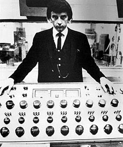 phil-spector_with+a+lot+of+knobs.jpg