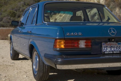 1981_Mercedes_Benz_240D_Diesel_W123_Sedan_Rear_1.jpg