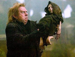 250px-Peter_Pettigrew_holding_Voldemort%252527s_rudimentary_body.jpg