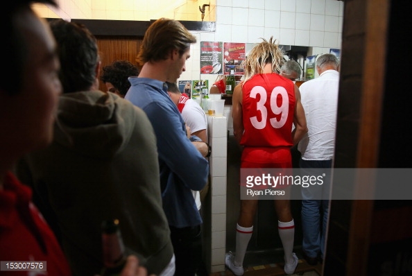 153007576-sydney-swans-fan-dressed-as-former-swans-gettyimages.jpg