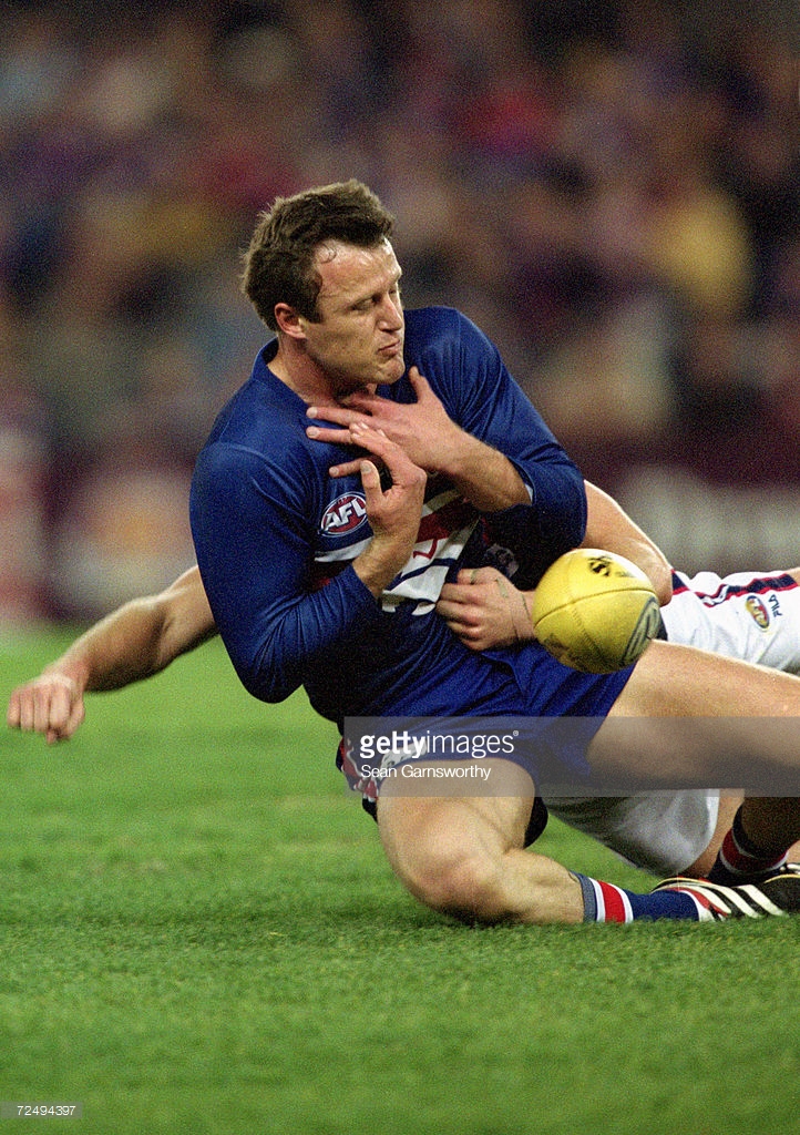 72494397-sep-2001-chris-grant-for-the-bulldogs-in-gettyimages.jpg