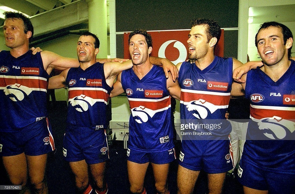 72570421-apr-2001-the-western-bulldogs-celebrate-after-gettyimages.jpg