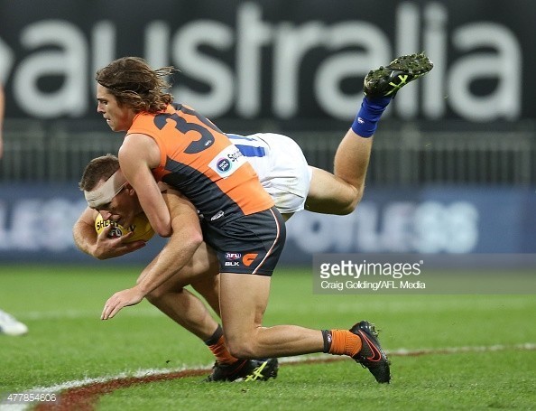 477854606-jack-steele-of-the-giants-tackles-drew-gettyimages.jpg