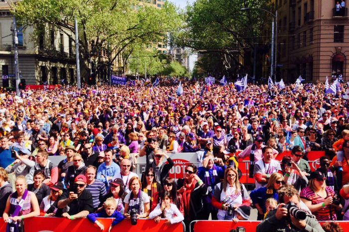 Grand-Final-Parade-crowd.jpg