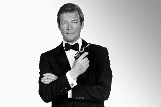 roger-moore-caracterizado-como-james-bond-octupussy-1445853380295.jpg