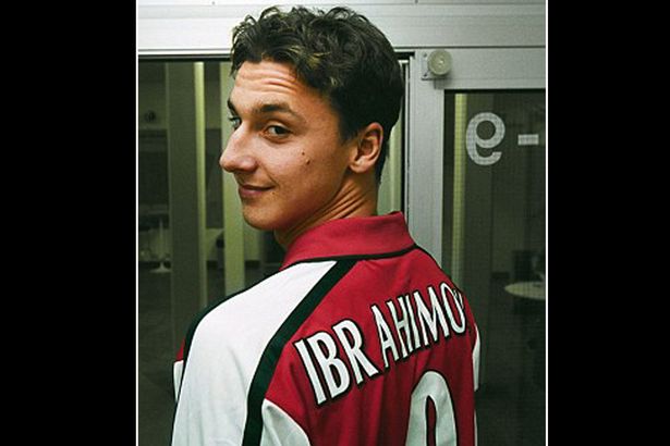 Zlatan-in-Arsenal-shirt.jpg