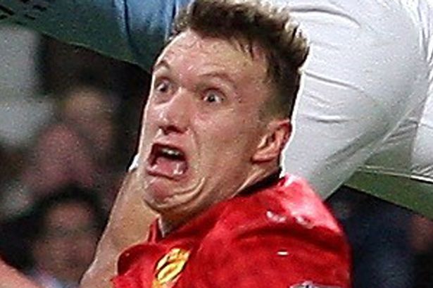 Phil-Jones-gurning-face-as-Sergio-Aguero-scores.jpg