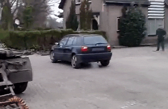 golf-car-reversing-pulling-engine-out-13628545874.gif