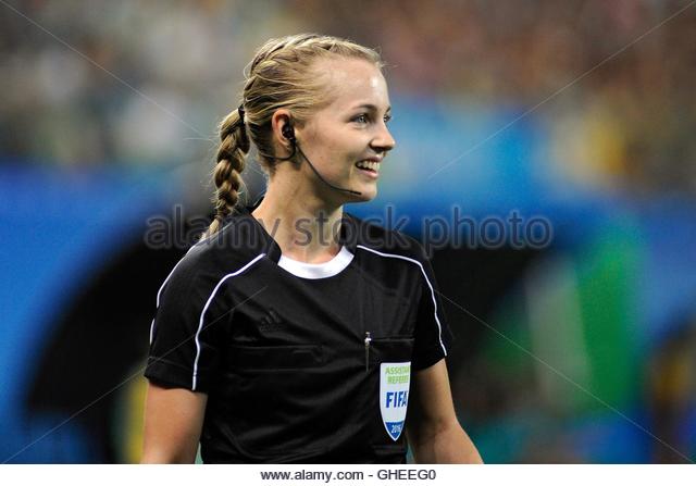 epa05460410-assistant-referee-sarah-jones-of-new-zealand-smiles-during-gheeg0.jpg