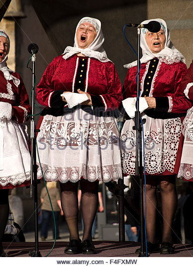 chorus-ladies-age-60-in-traditional-czech-costumes-are-singing-f4fxmw.jpg