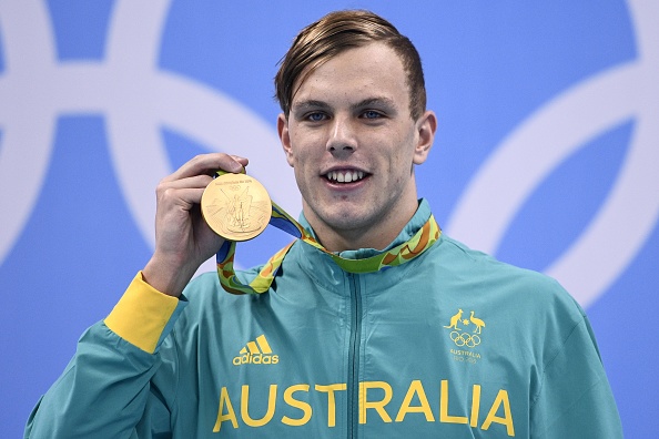 australias-kyle-chalmers-poses-with-his-gold-medal-on-the-podium-of-picture-id588325592