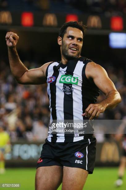 daniel-wells-of-the-magpies-celebrates-a-goal-after-the-final-siren-picture-id675015368